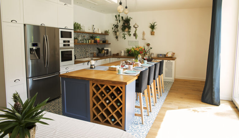 Cuisine Aménagée 95 | Conception & Pose sur Mesure | Vitre & Bois