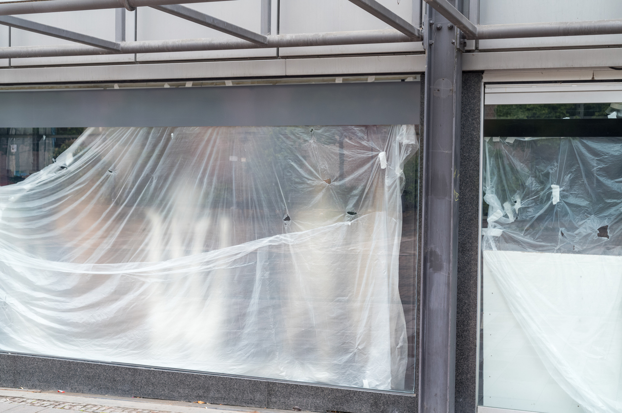 Remplacement de vitrines cassées